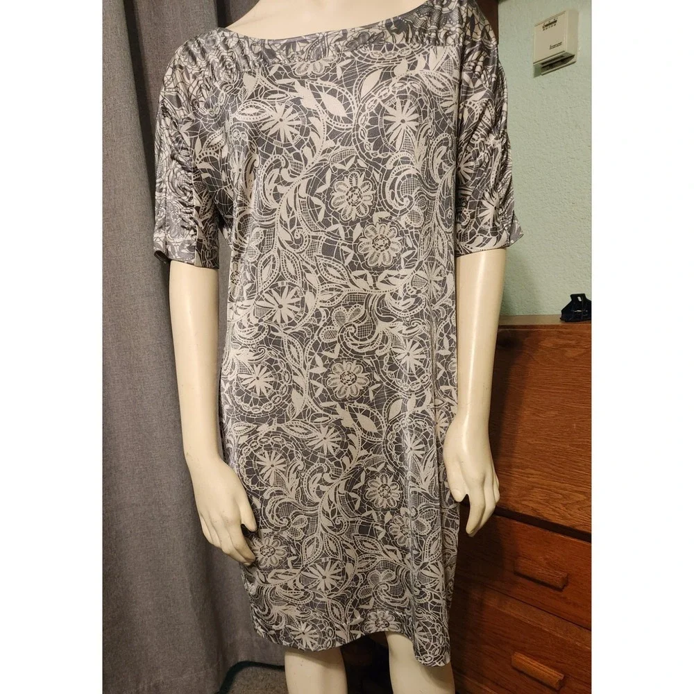 Banana Republic Gray White Daisy Floral Shift‎ Above Knee Dress Size Medium